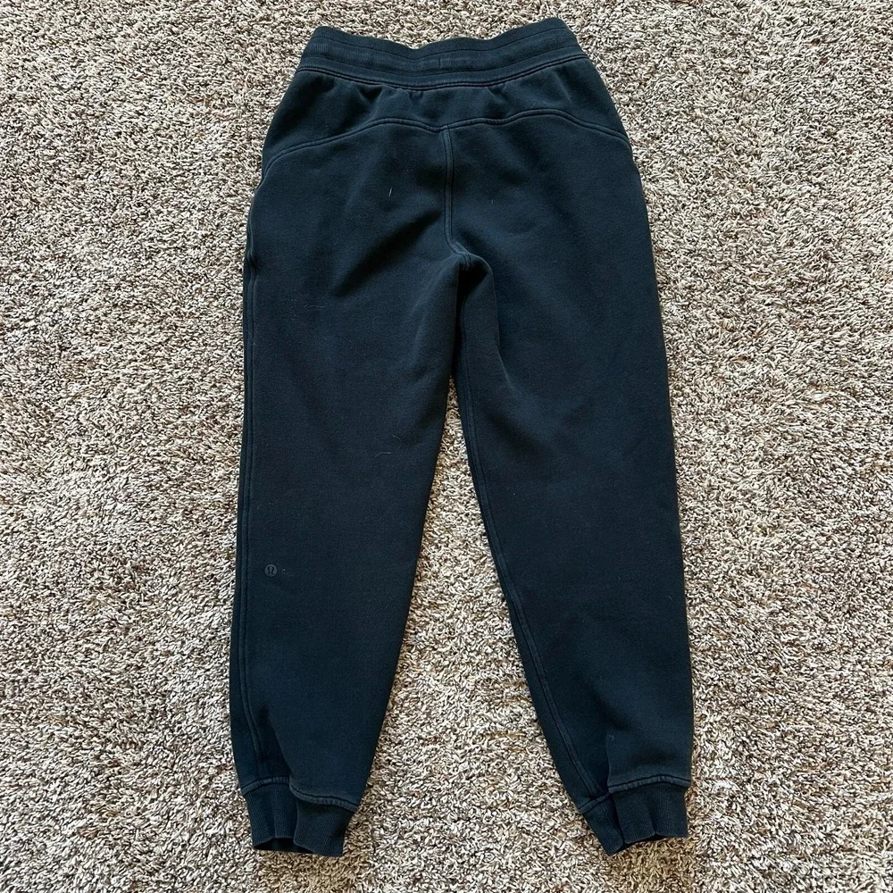 Lululemon Women's Size 4 Scuba Mid Rise Oversized Jogger in Black
